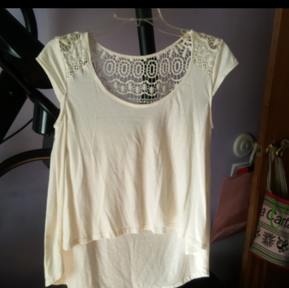 4 tops - Picture 2 of 16